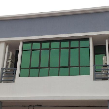 Eiman Homestay, Keluang Luaran gambar